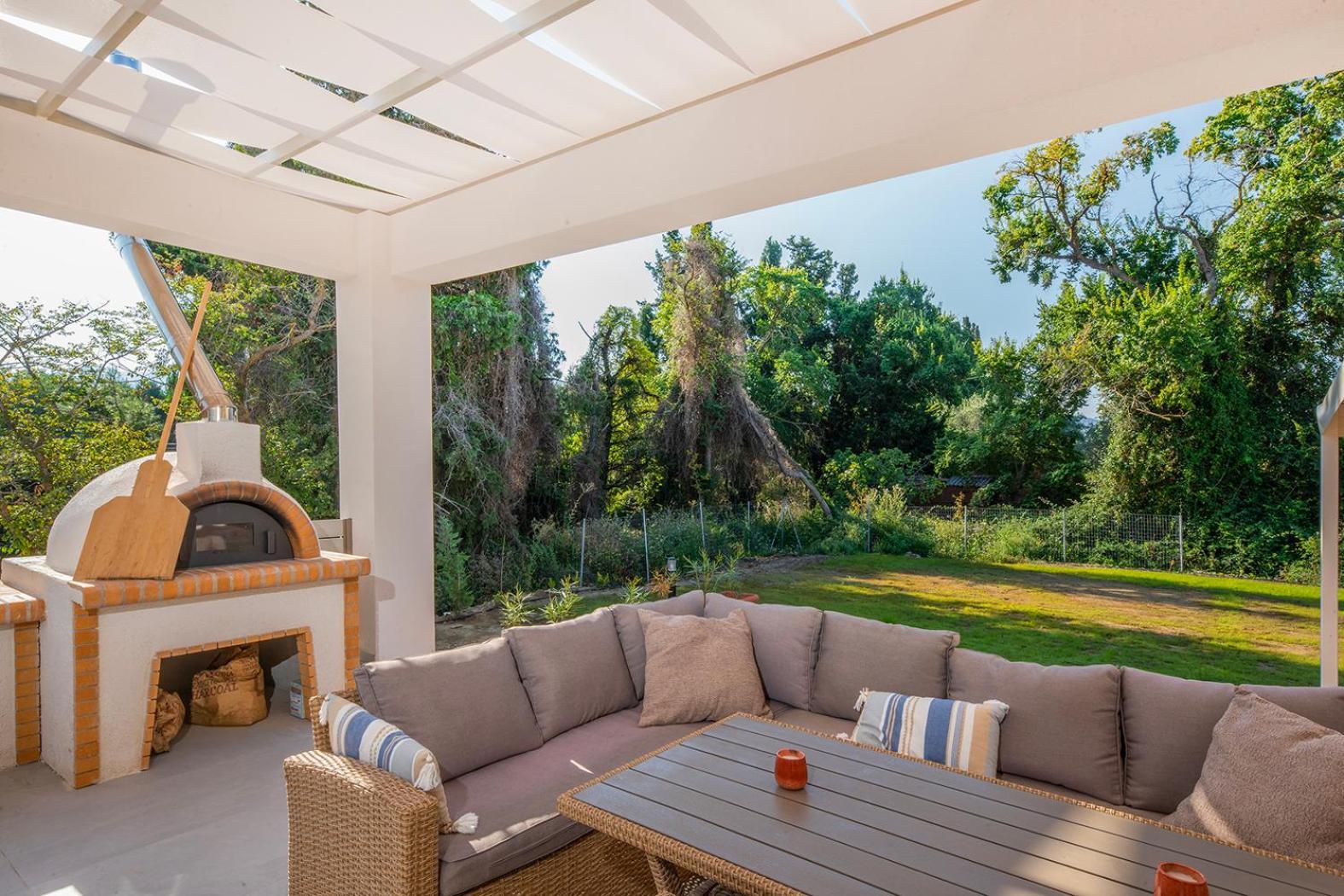 Villa Ami, Roda, Corfu: 10 Guests, Heated Pool, Private Mini Golf, Pool Table & More!! Exterior foto